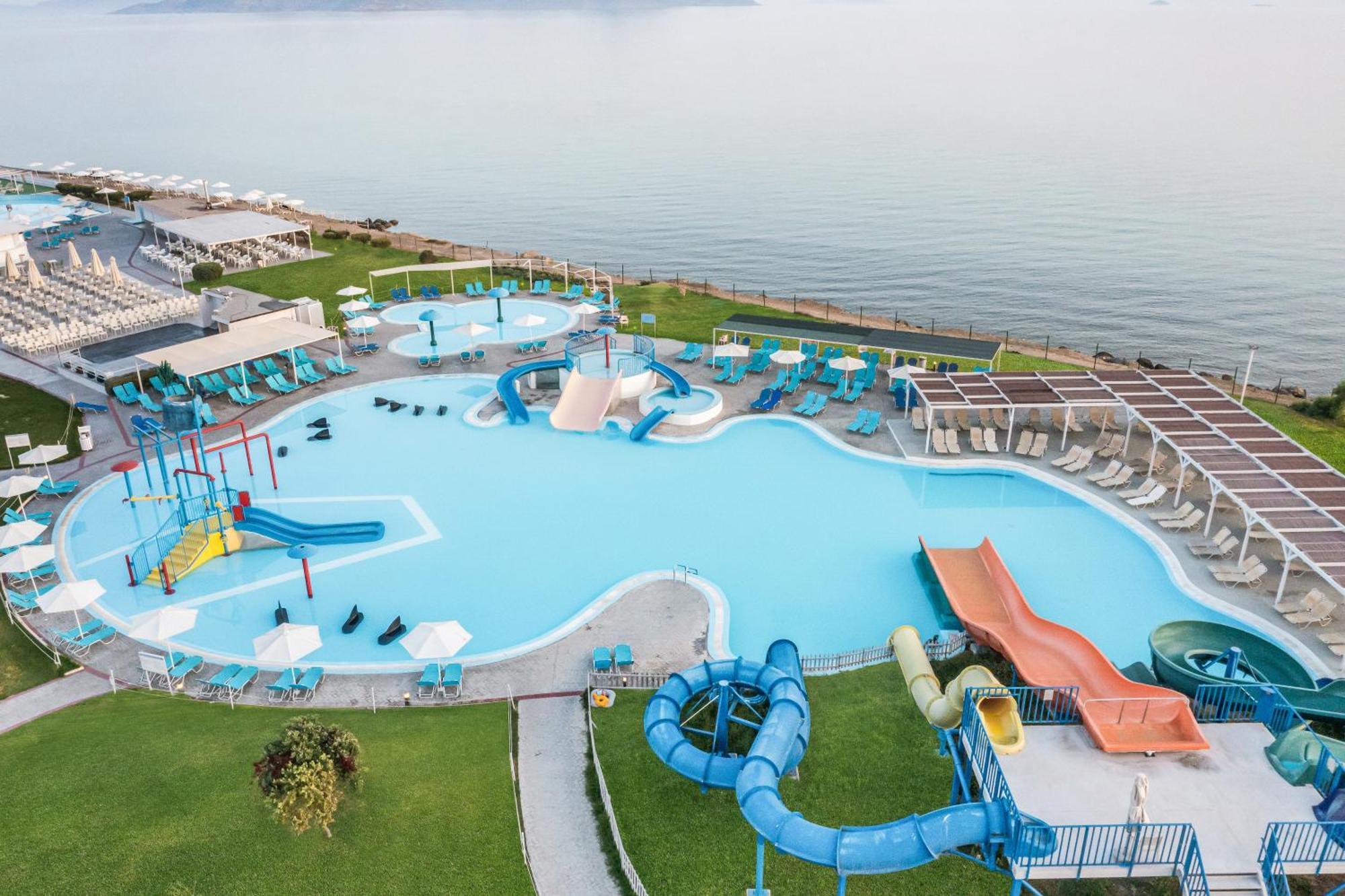 White Olive Marine Aquapark Hotel 4*