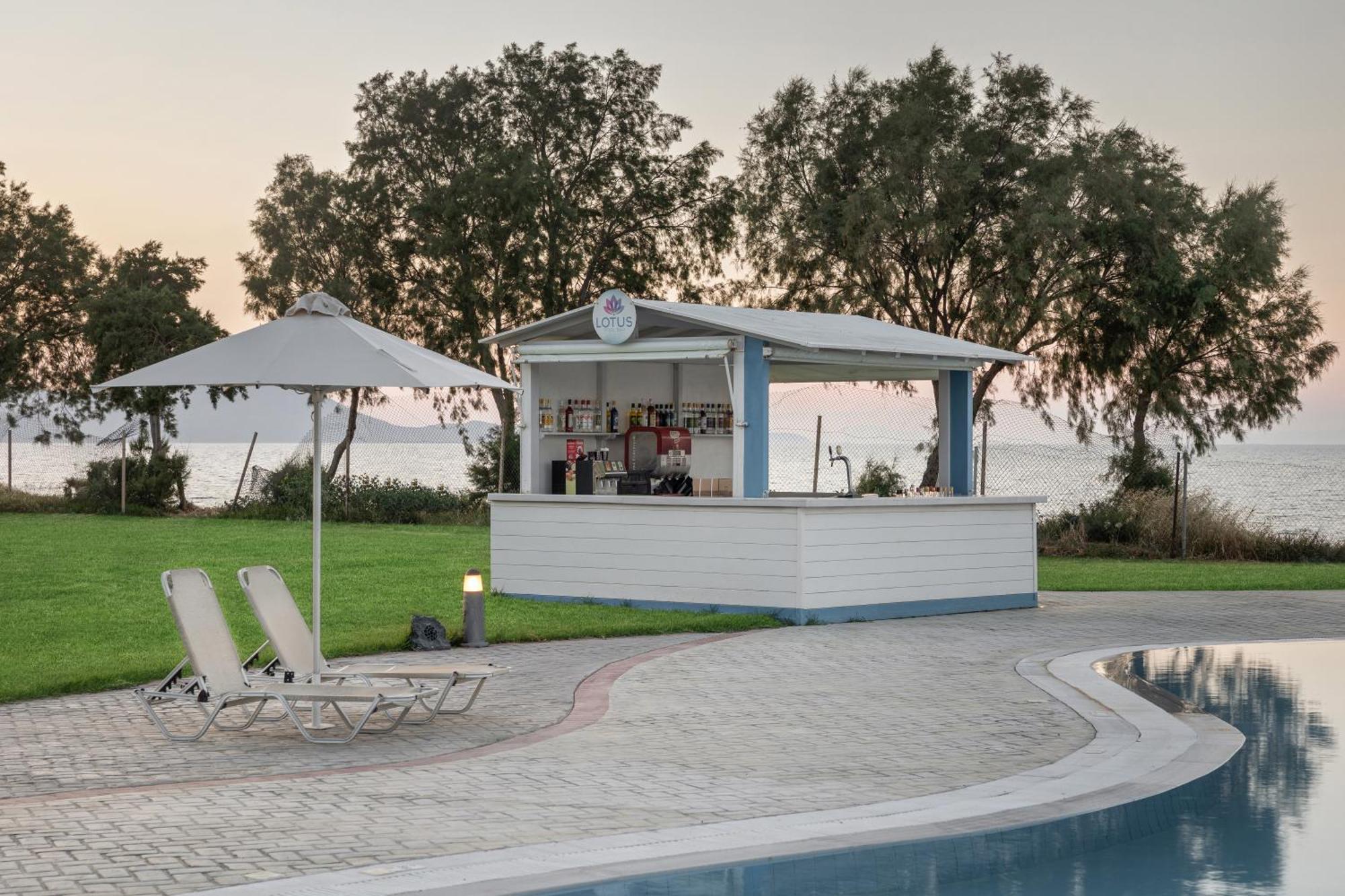 White Olive Marine Aquapark Hotel