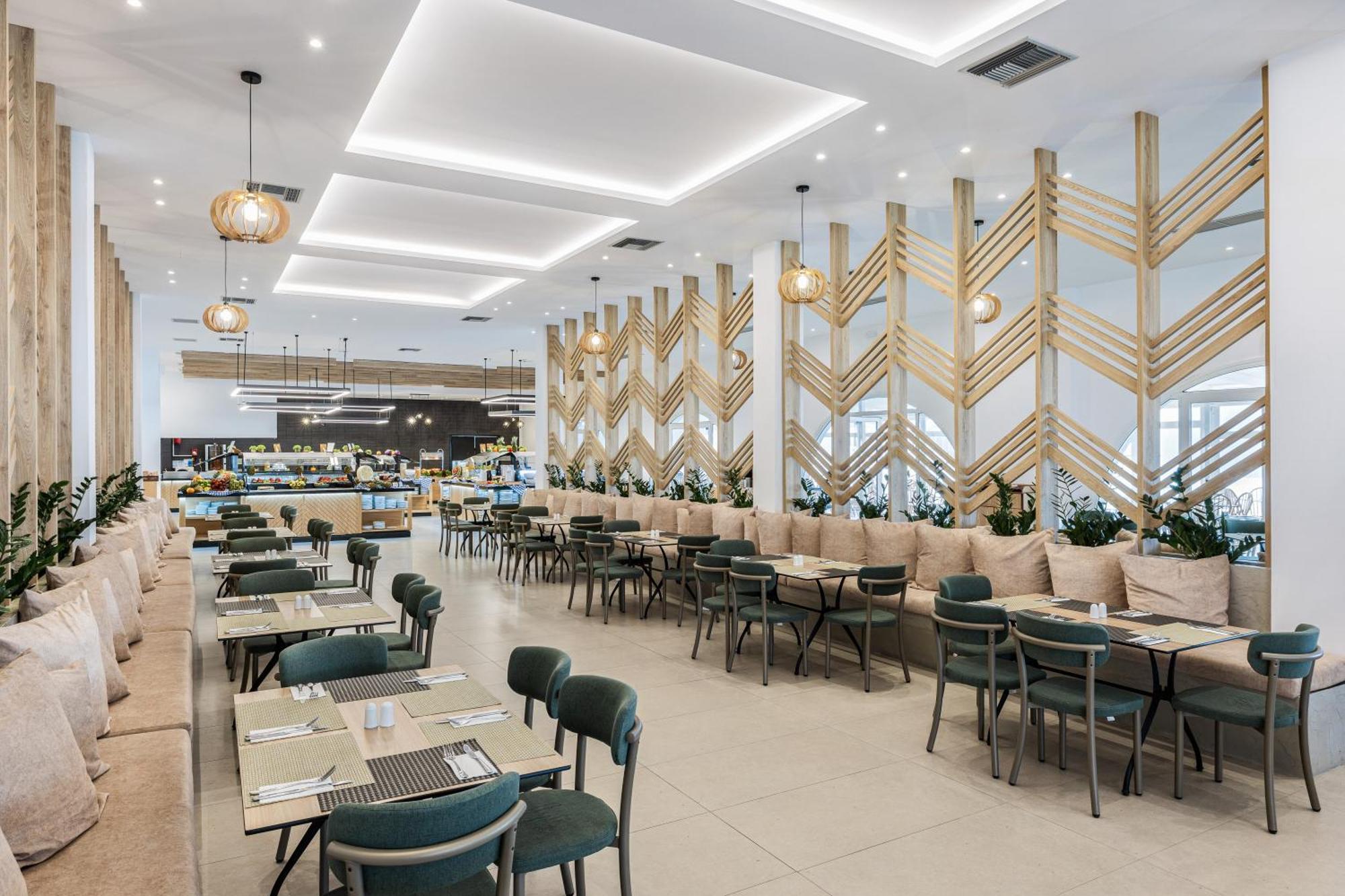 White Olive Marine Aquapark Hotel 4*