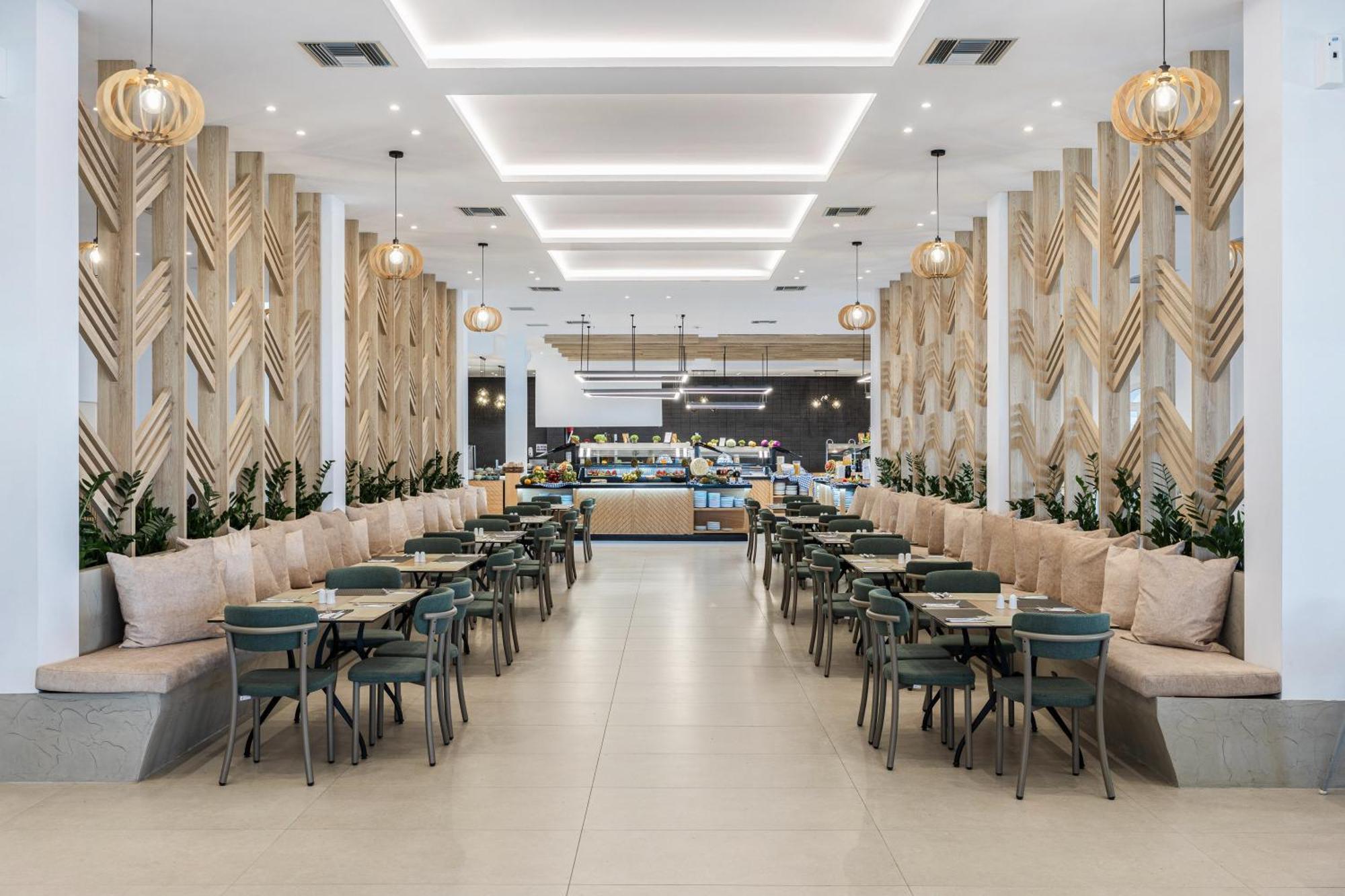 White Olive Marine Aquapark Hotel