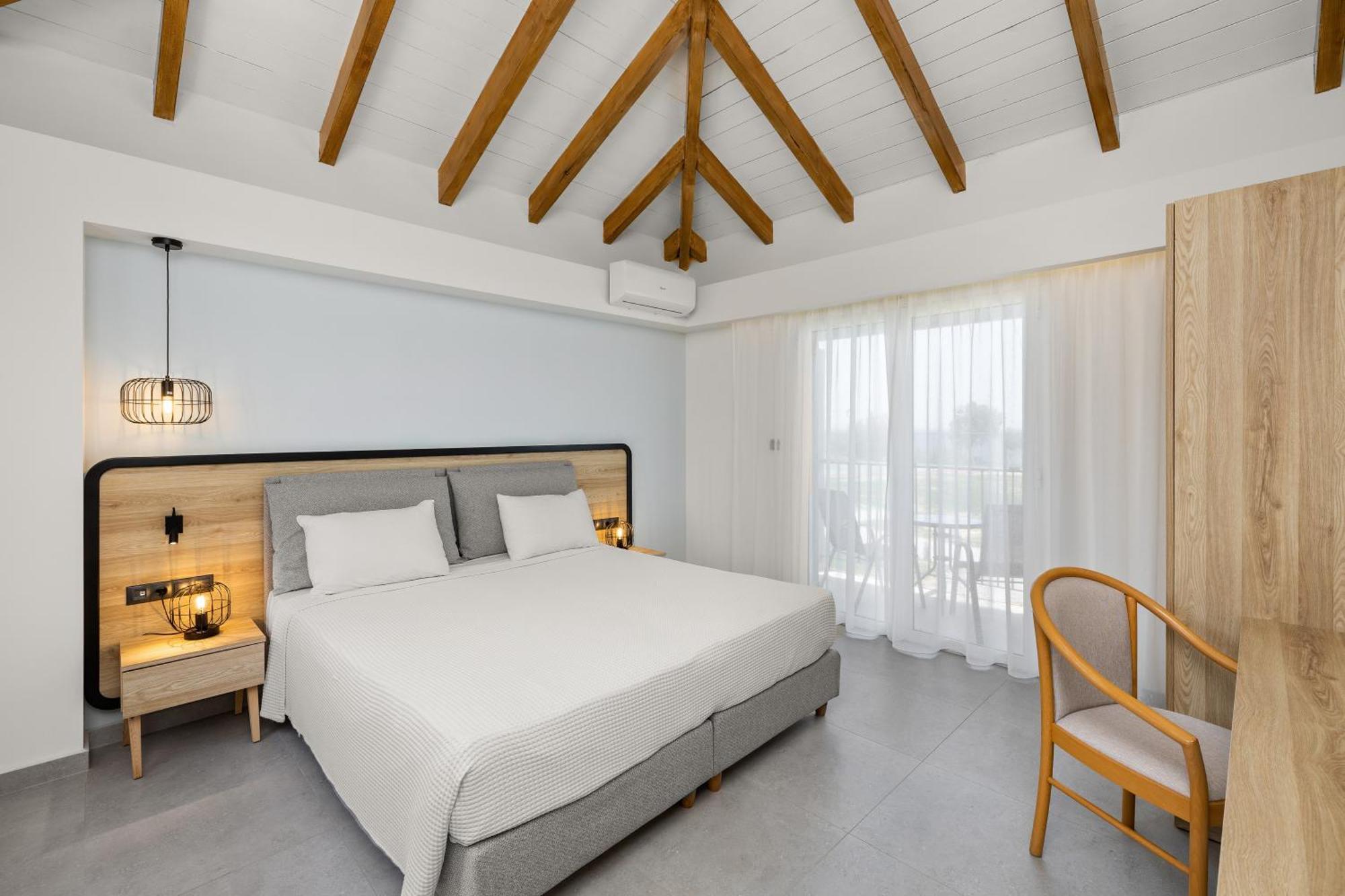 Hotel White Olive Marine Aquapark 4*