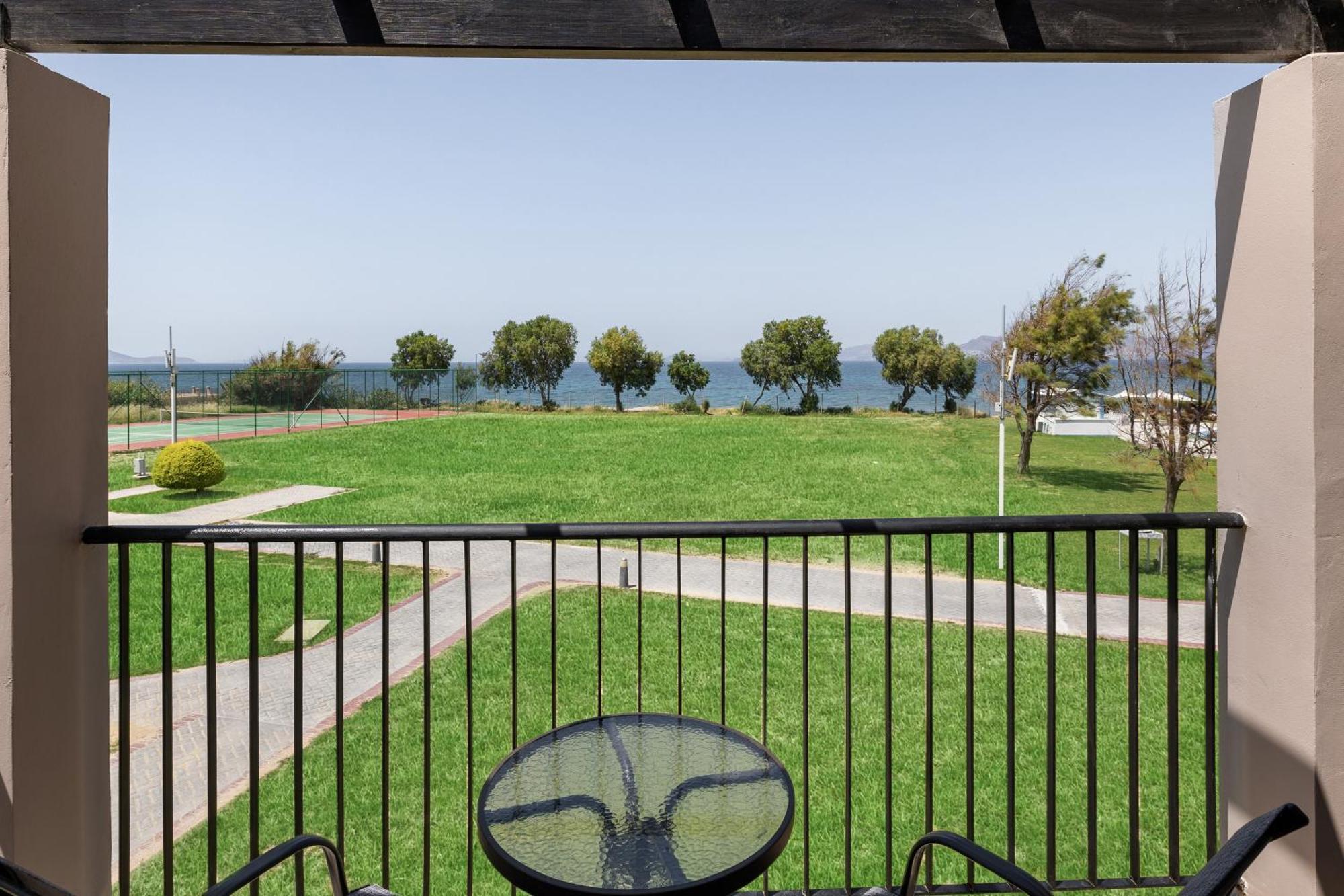 Hotel White Olive Marine Aquapark 4*