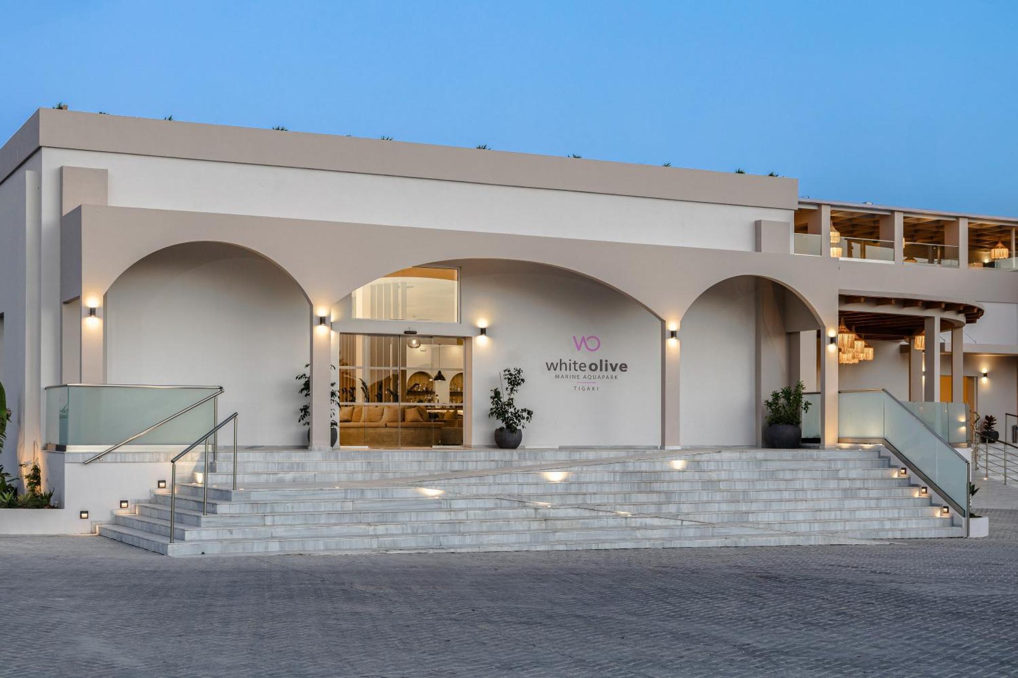 White Olive Marine Aquapark Hotel