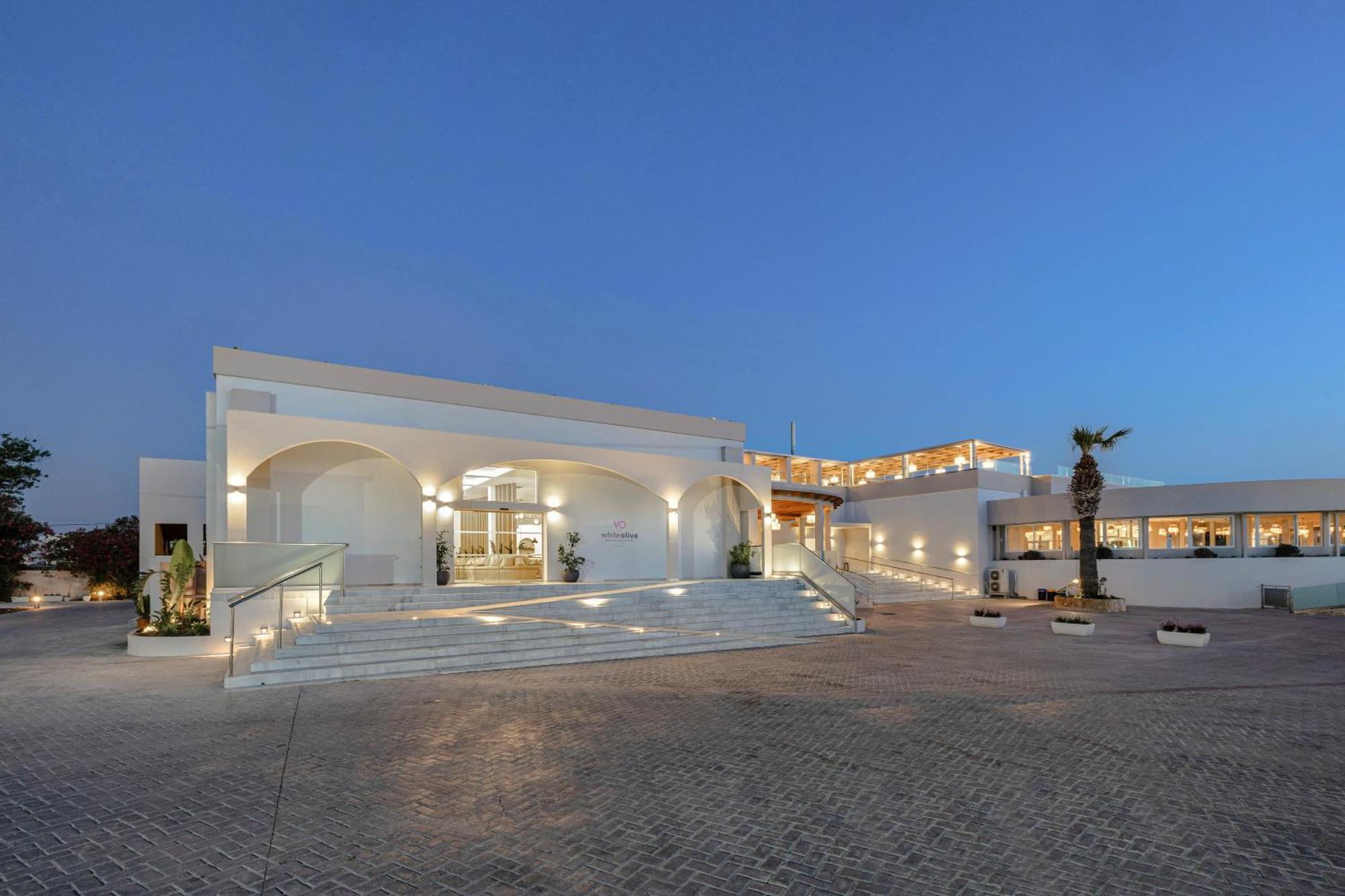 White Olive Marine Aquapark Hotel 4*