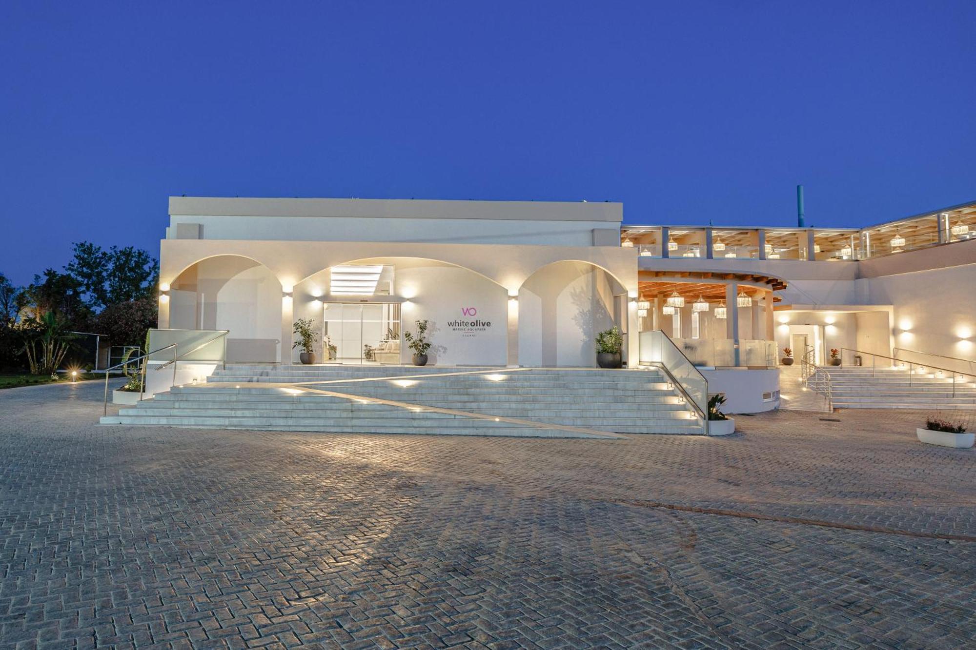 White Olive Marine Aquapark Hotel