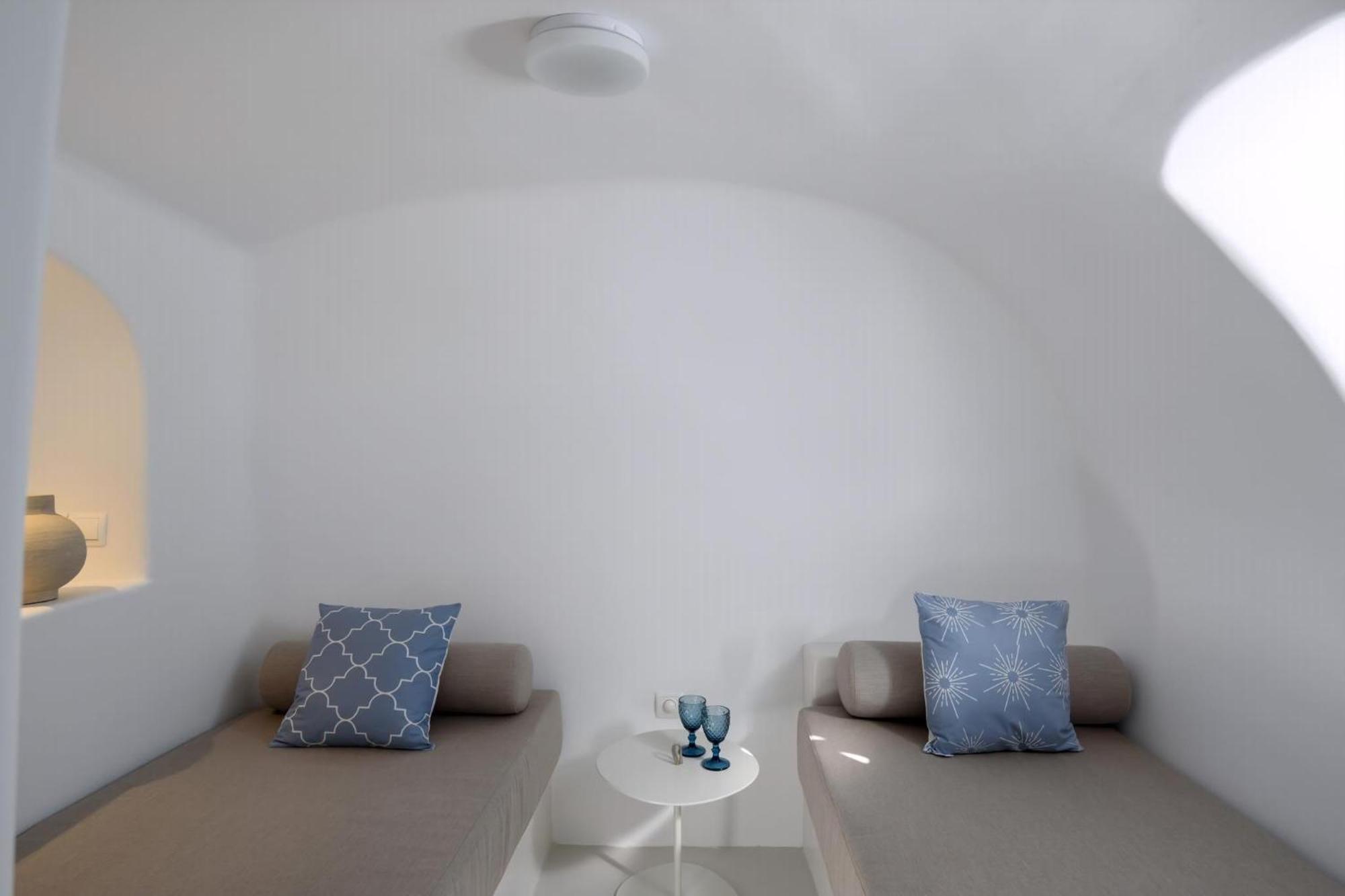 Lcv Lathouri Cave With Heated Plunge Pool * Oia (Santorini)