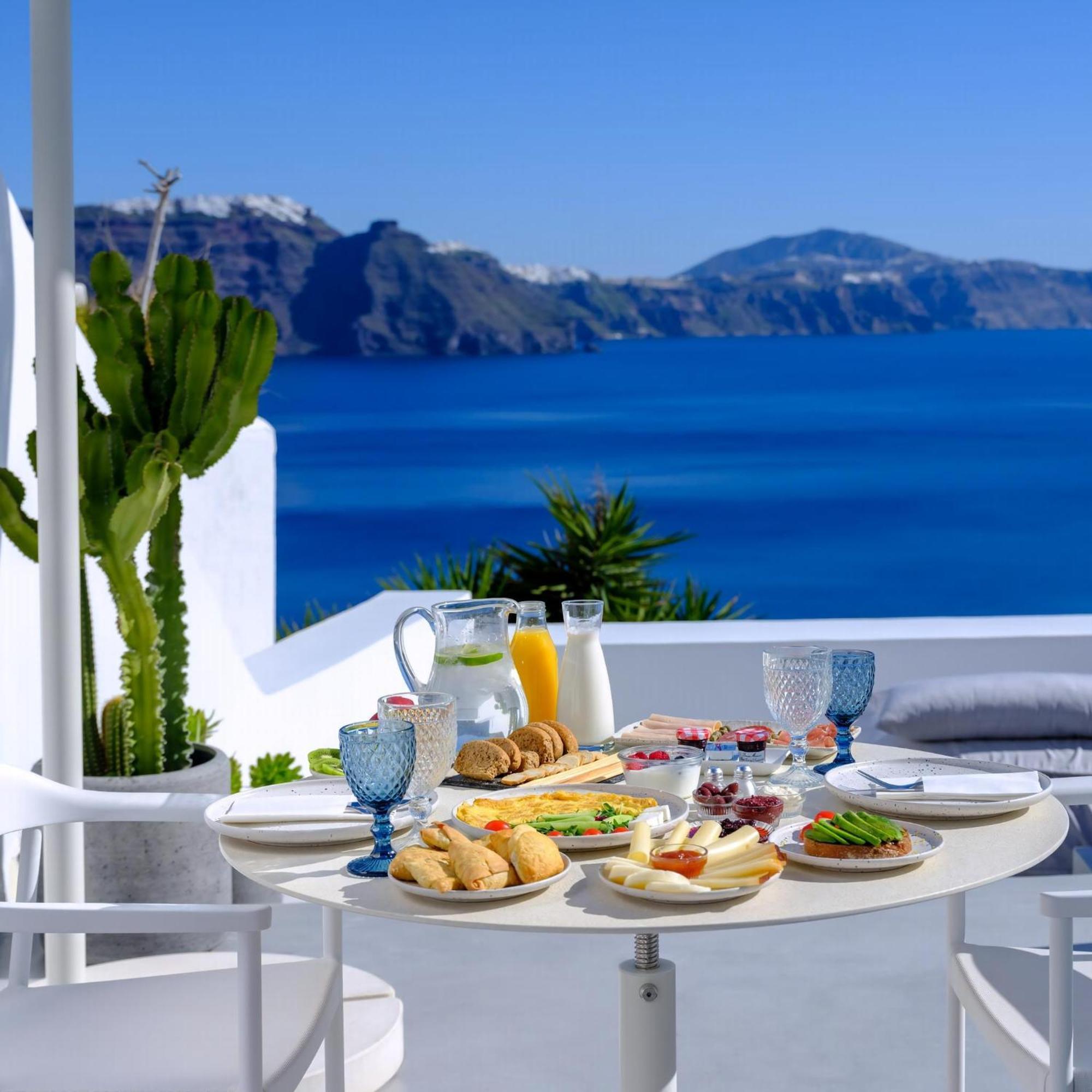 Lcv Lathouri Cave With Heated Plunge Pool Oia (Santorini)