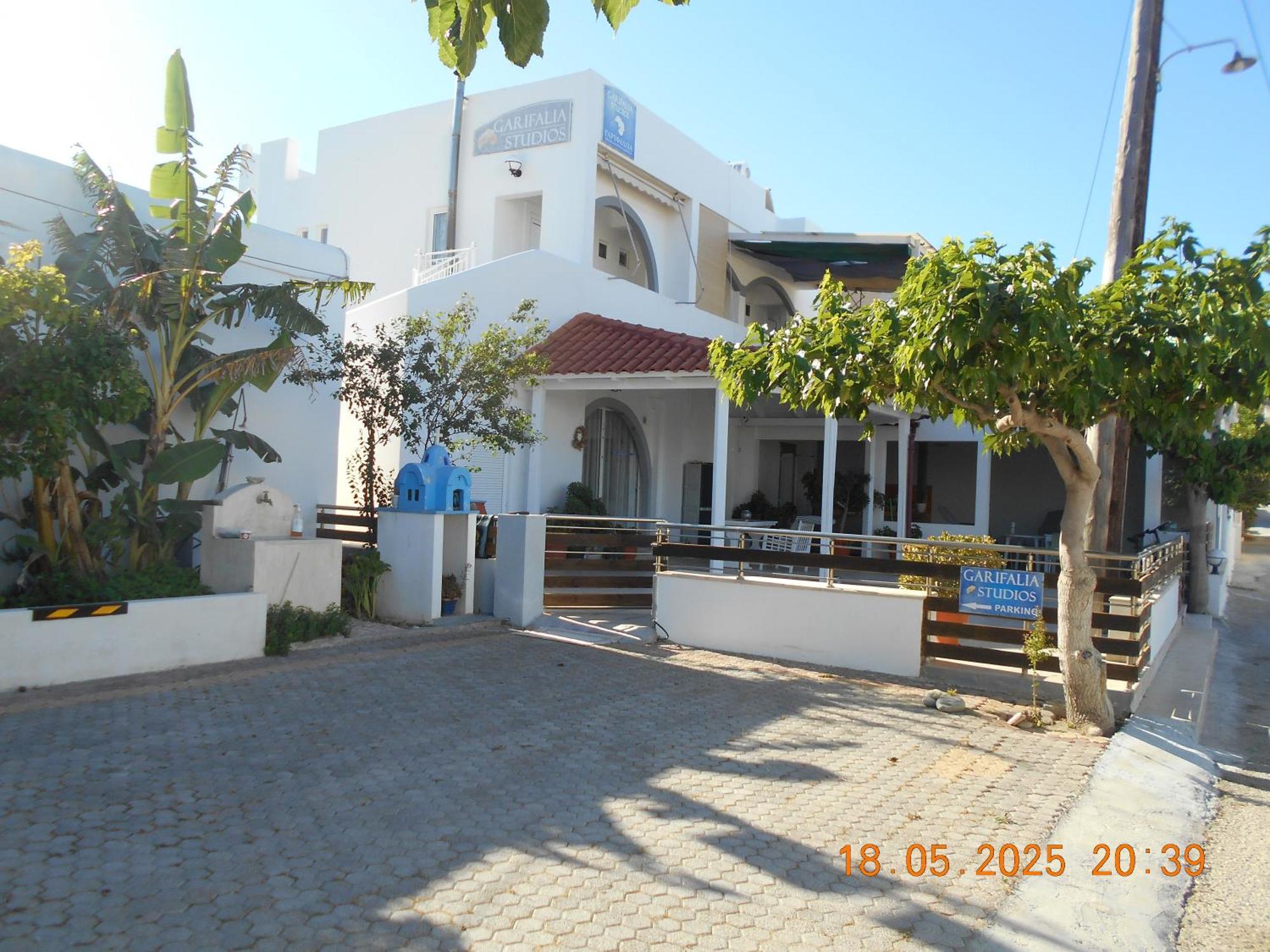 Apartment Garifalia *