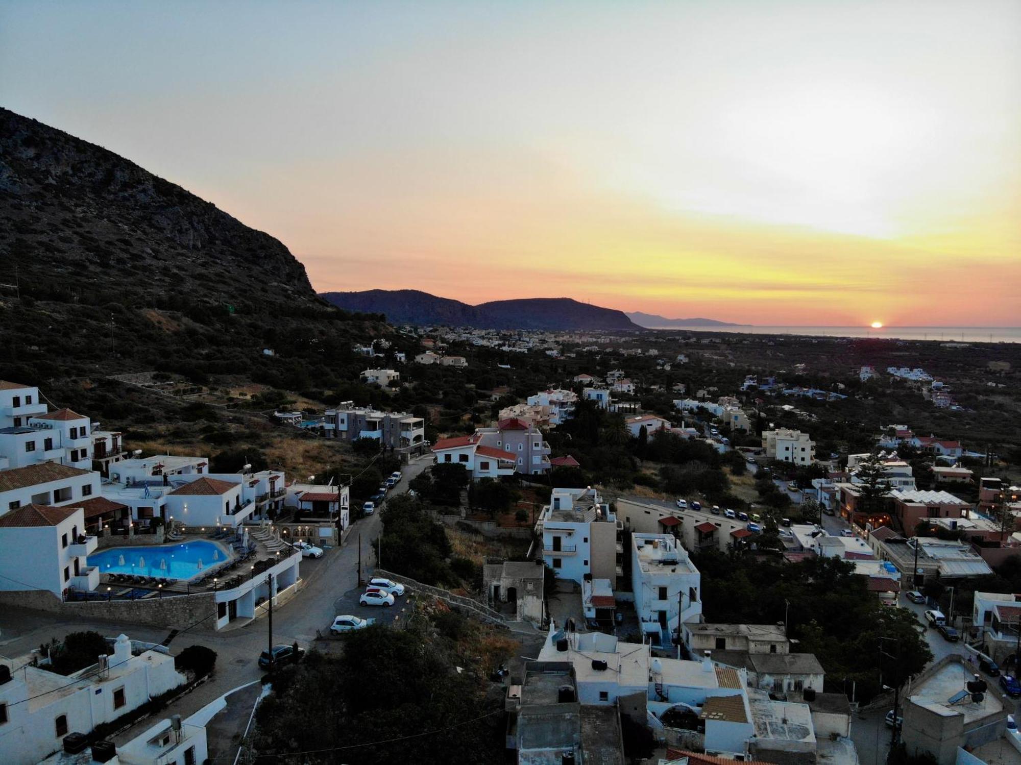 Amazones Village 4*