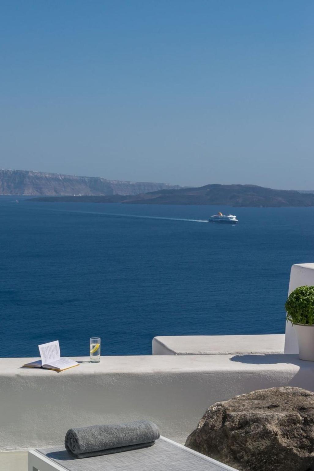 Villa Pina Caldera Villa: Santorini Retreat With Private Pool *