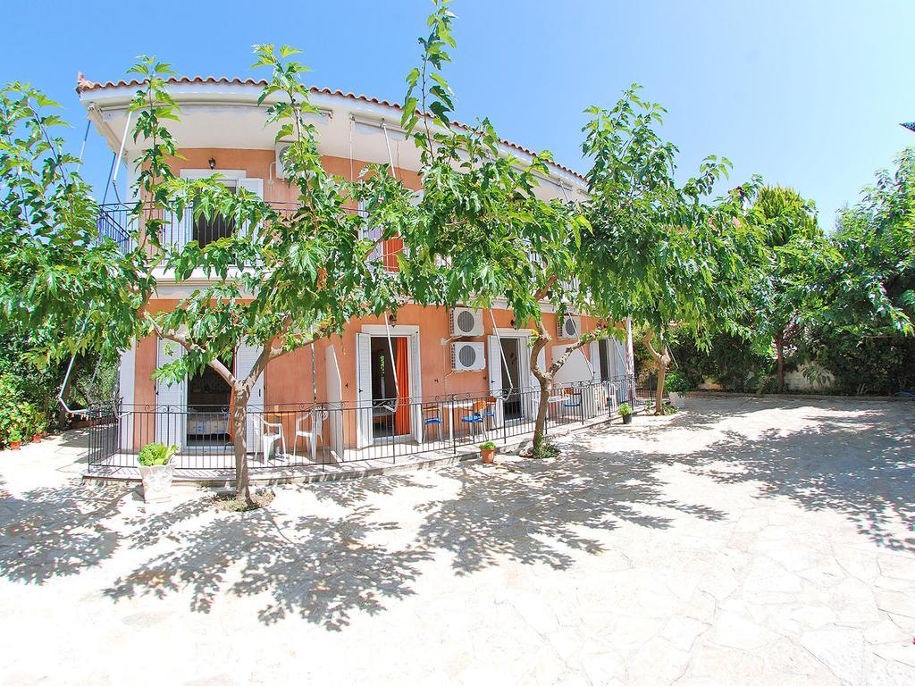 Emilia * Trapezaki (Kefalonia)