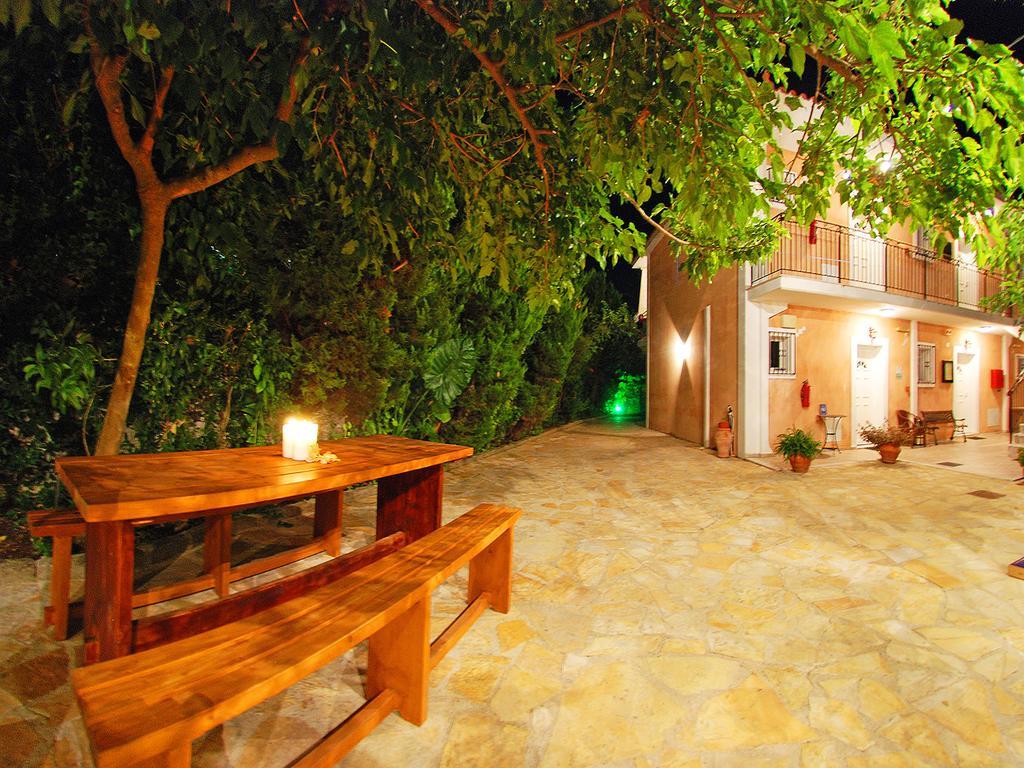 Emilia * Trapezaki (Kefalonia)