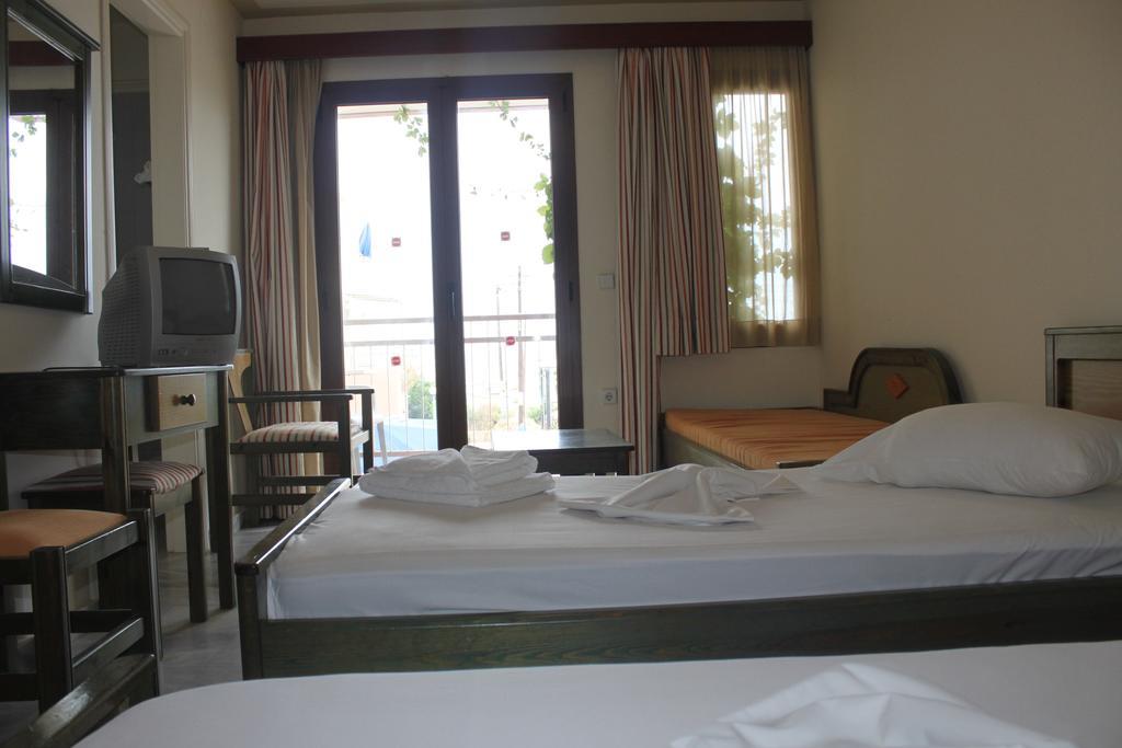 Alexandros M Aparthotel 2*