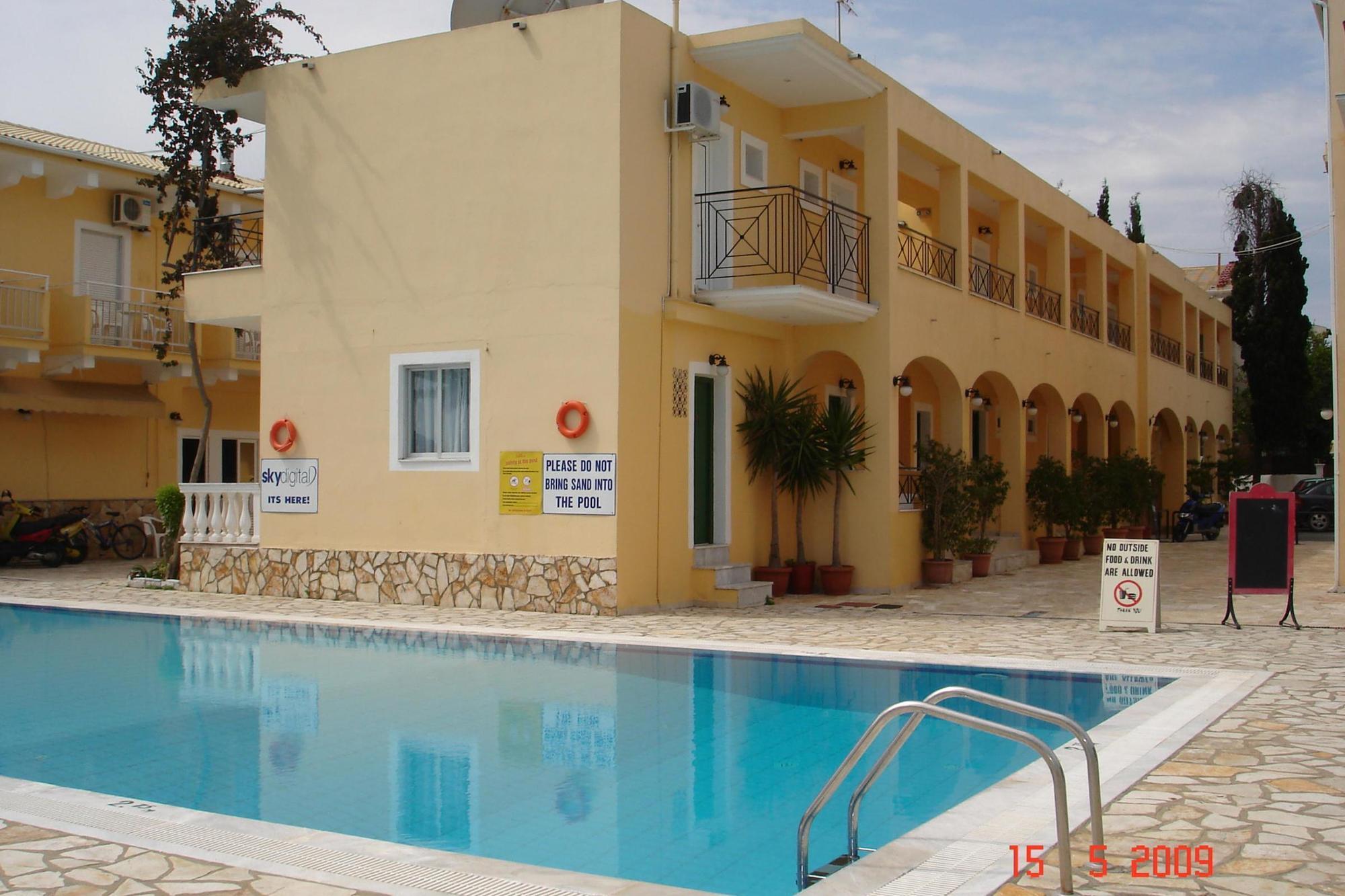Aparthotel Lemon Grove And 2*