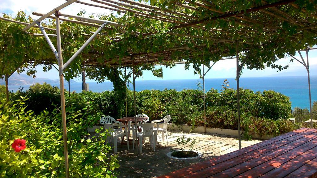 Thanasis Apartment Valsamata