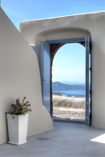 Luna Santorini Pyrgos Kallistis