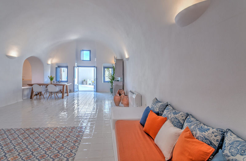Luna Santorini Villa *