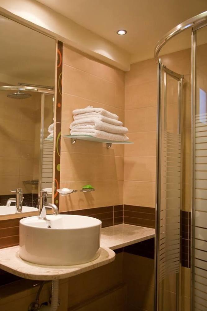 Four Season Colorado Hotel (Adults Only)