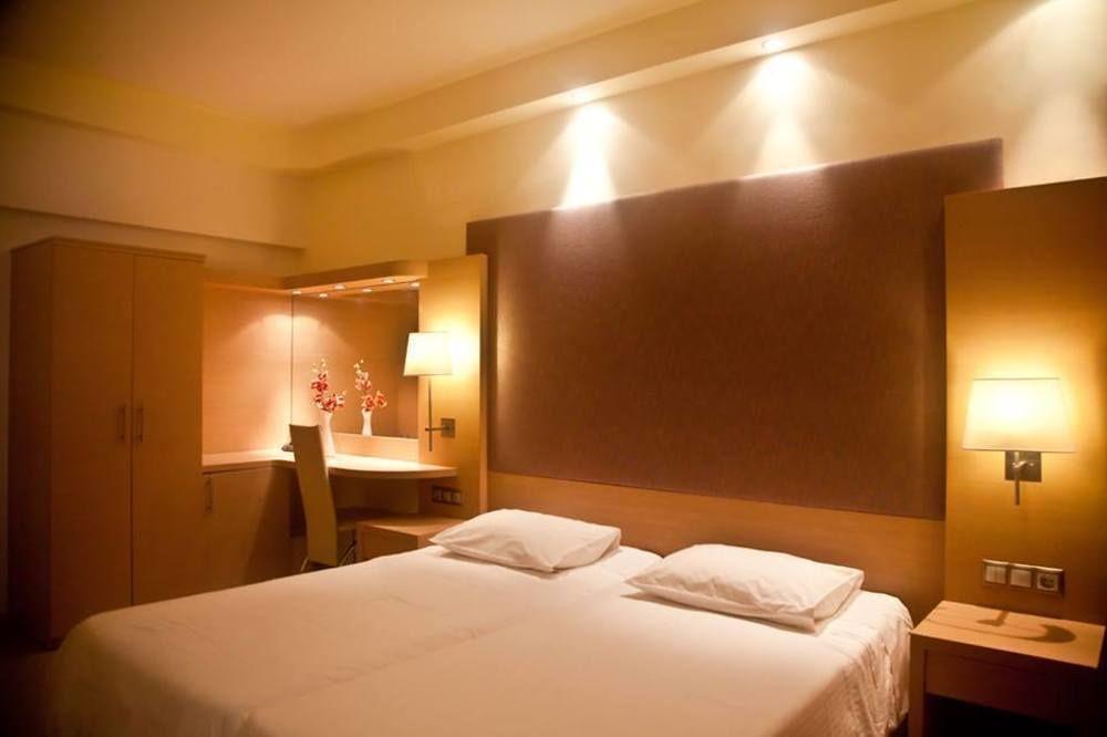 Four Season Colorado Hotel (Adults Only)