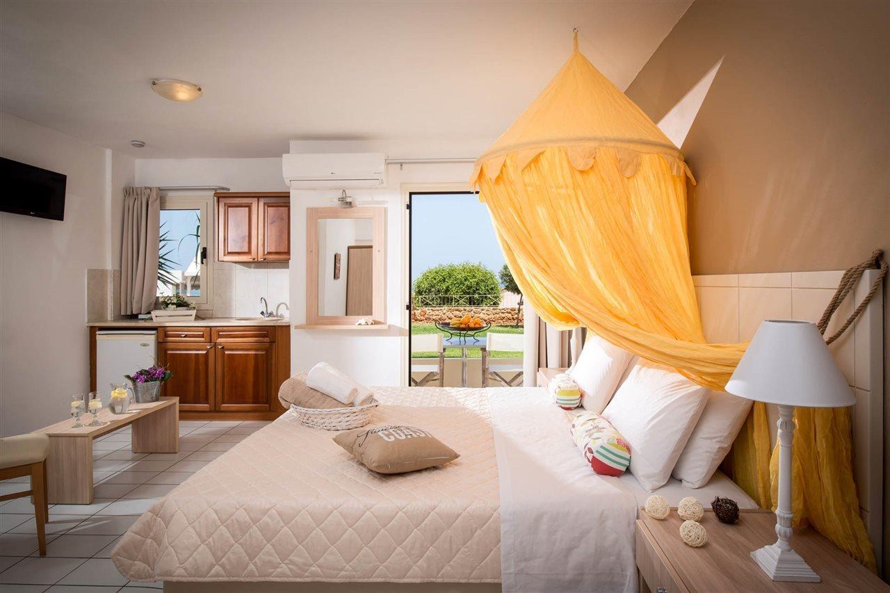 Notos Heights & Aparthotel 3*