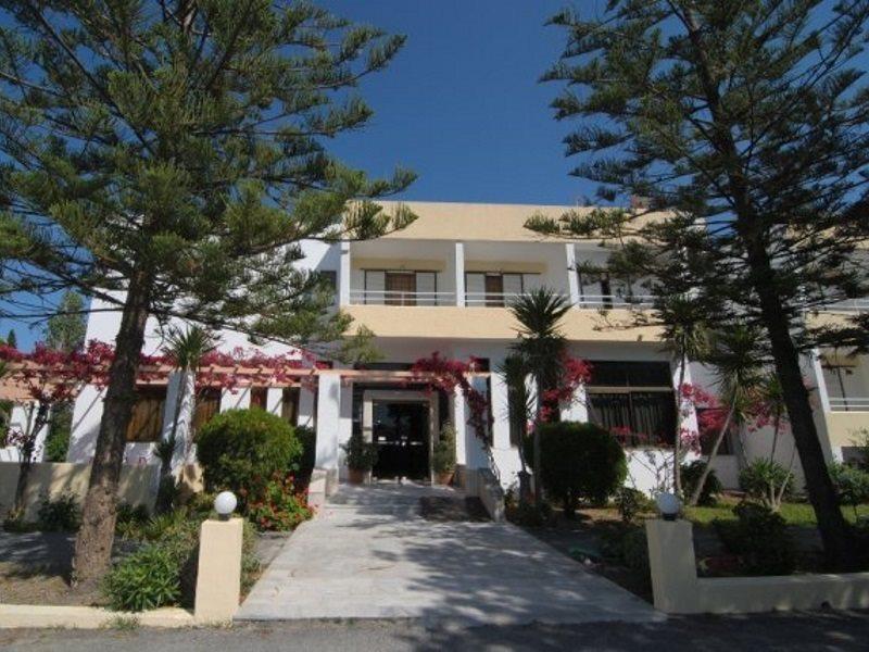 Iris Hotel 3*