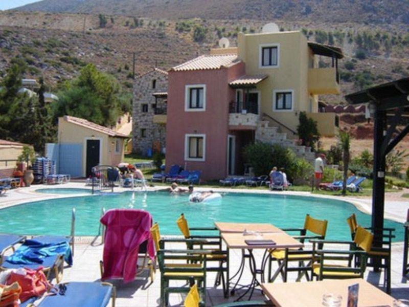 Petra Village Aparthotel 3*