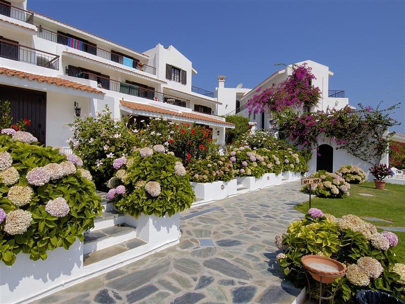 Bella Vista Village Hotel