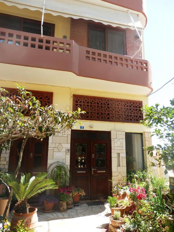 Eleni Apartment *
