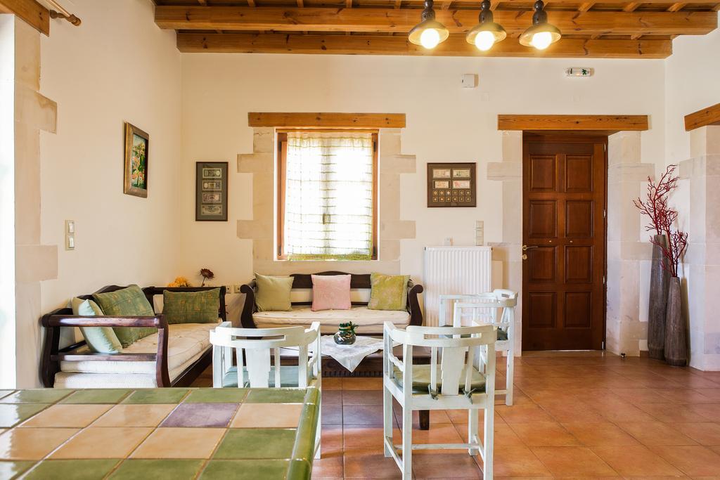 Villa Arodamos With A Pool, Children's Games, And Bbq, Perfect For 23 People! Skouloufia