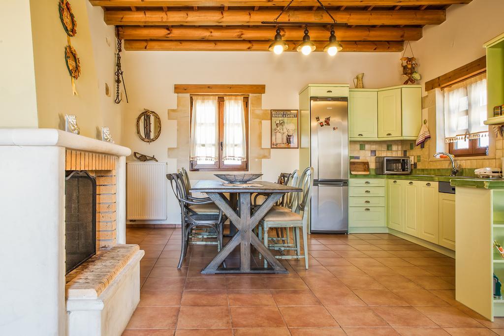 Arodamos With A Pool, Children's Games, And Bbq, Perfect For 23 People! Skouloufia