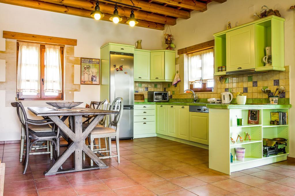 Arodamos With A Pool, Children's Games, And Bbq, Perfect For 23 People! Skouloufia