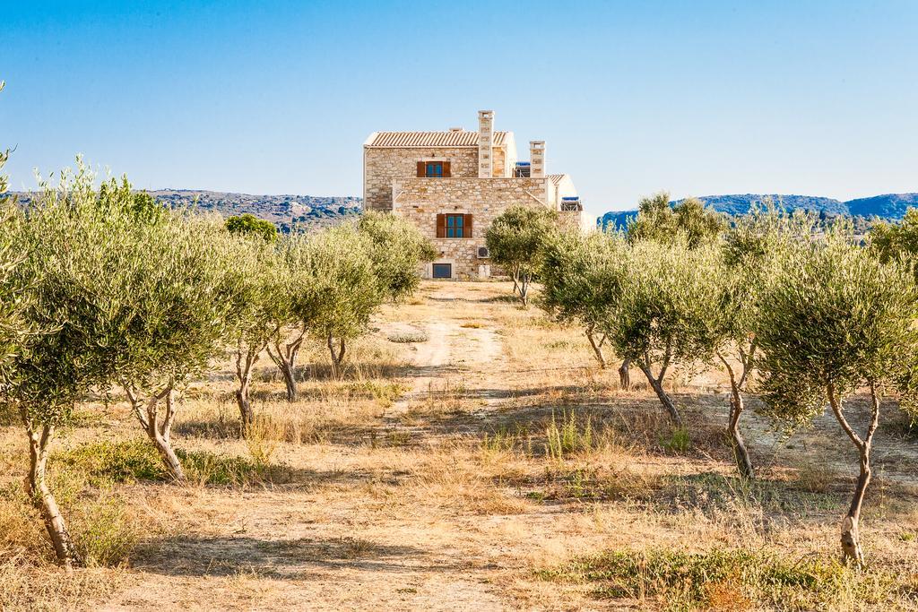 Villa Arodamos With A Pool, Children's Games, And Bbq, Perfect For 23 People! Skouloufia