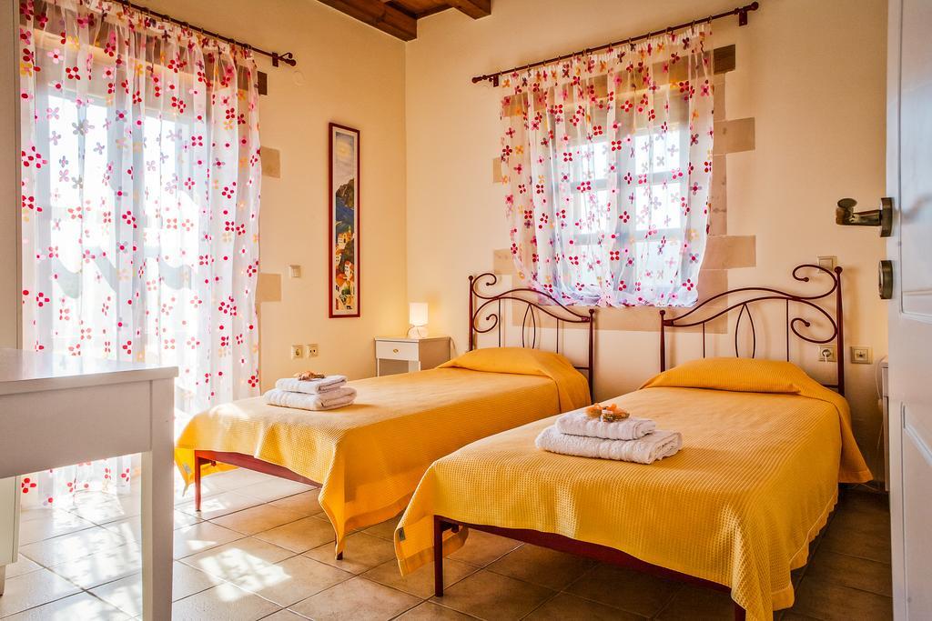 Villa Arodamos With A Pool, Children's Games, And Bbq, Perfect For 23 People! Skouloufia