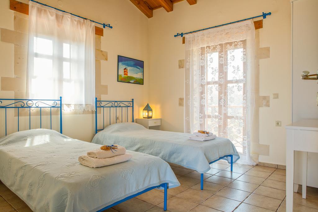 Villa Arodamos With A Pool, Children's Games, And Bbq, Perfect For 23 People! Skouloufia