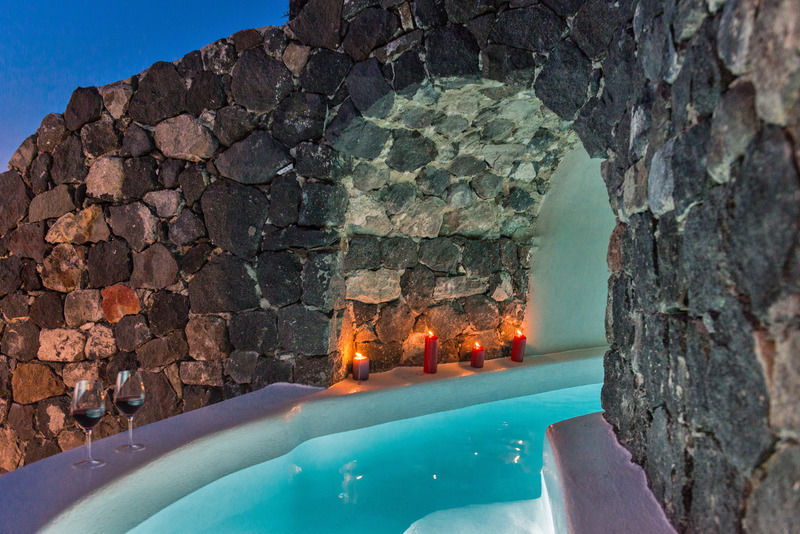 Luna Santorini *