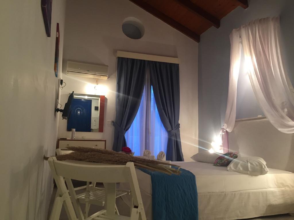 Apartment Dreams - Katelios,santa Barbara