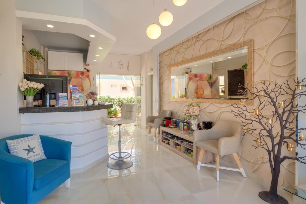 Pyrgos Aparthotel 2*