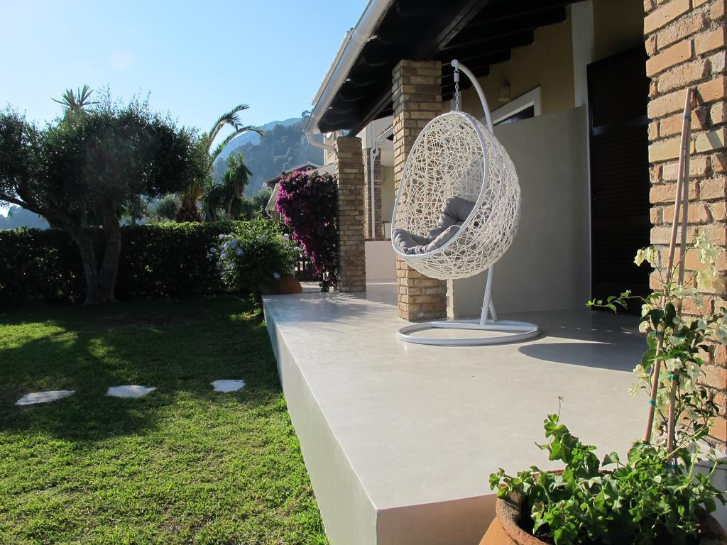 Seafront Calista House With Garden Glyfada (Corfu)