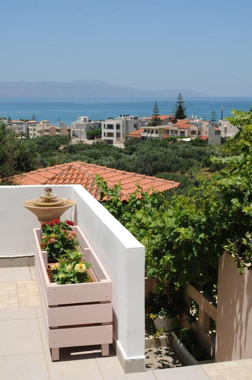 Amazon Agia Marina (Crete)