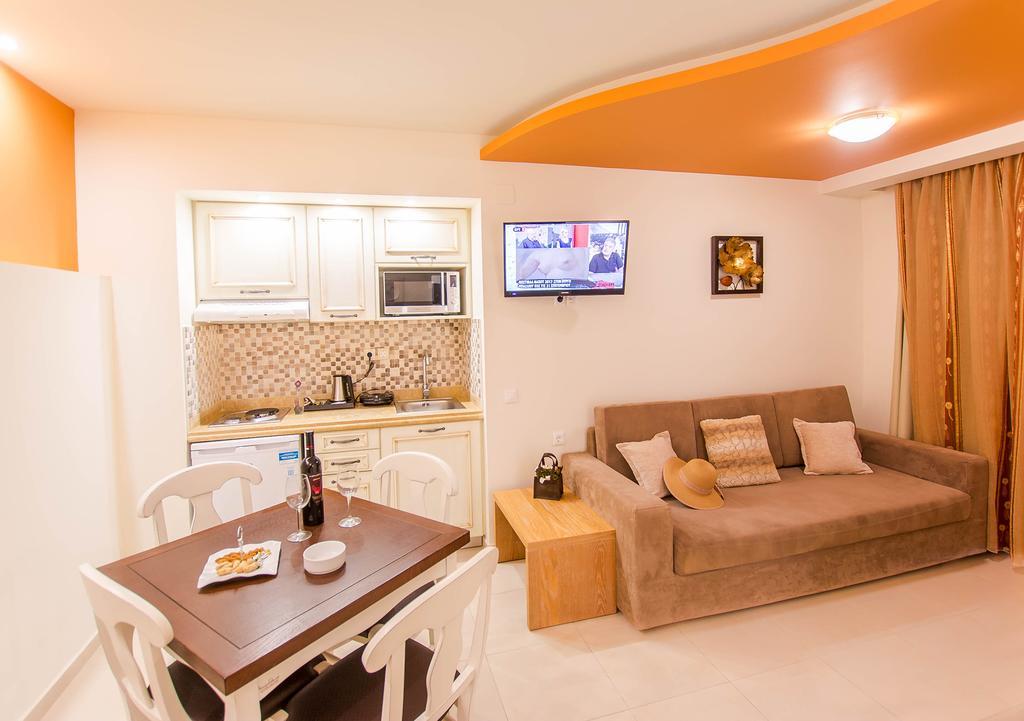Camelot Royal Beds By Estia Aparthotel Stalida