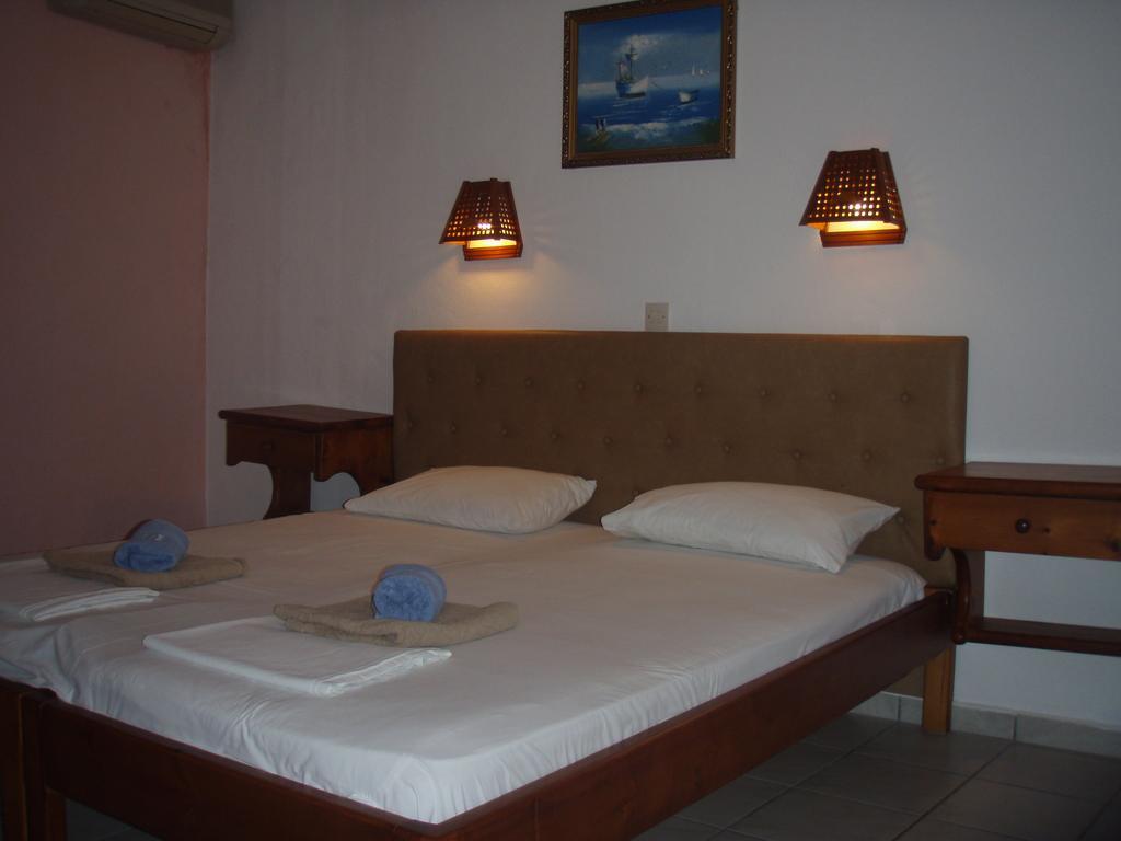 Agnantema Portside Skiathos Town