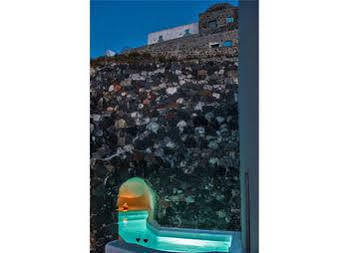 Luna Santorini Villa *