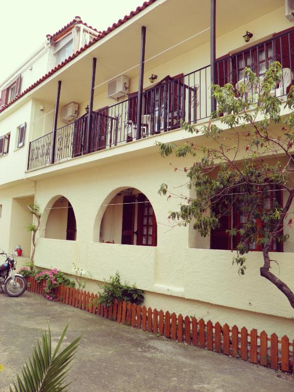 Eleni's House Guest house *