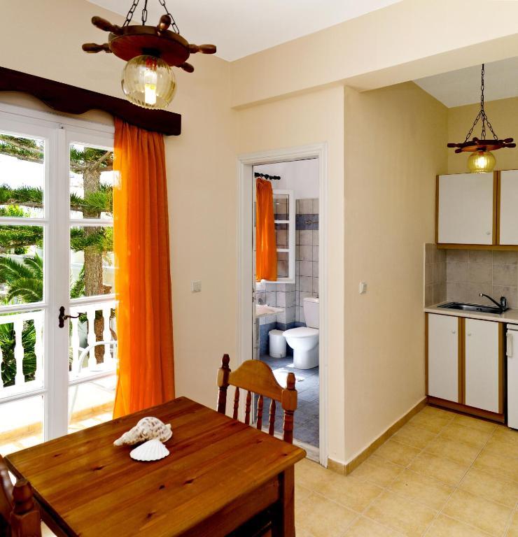 Dolphins Aparthotel