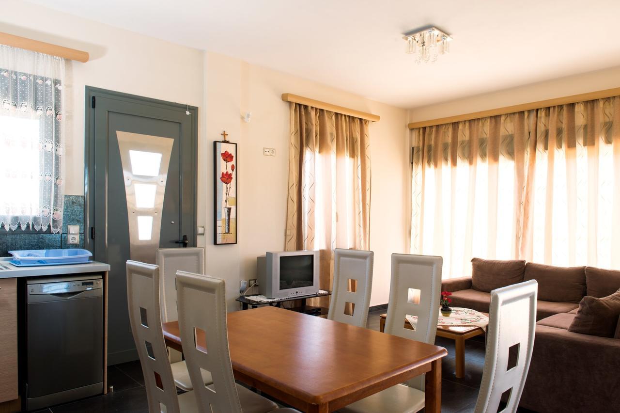 Pefki Sea View Villas *