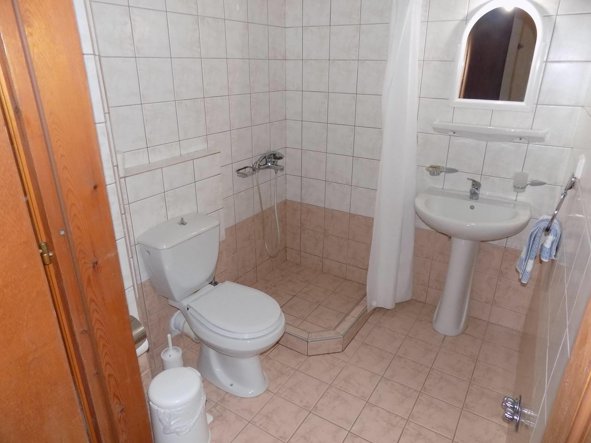 Aparthotel Des Roses Hotel 2*