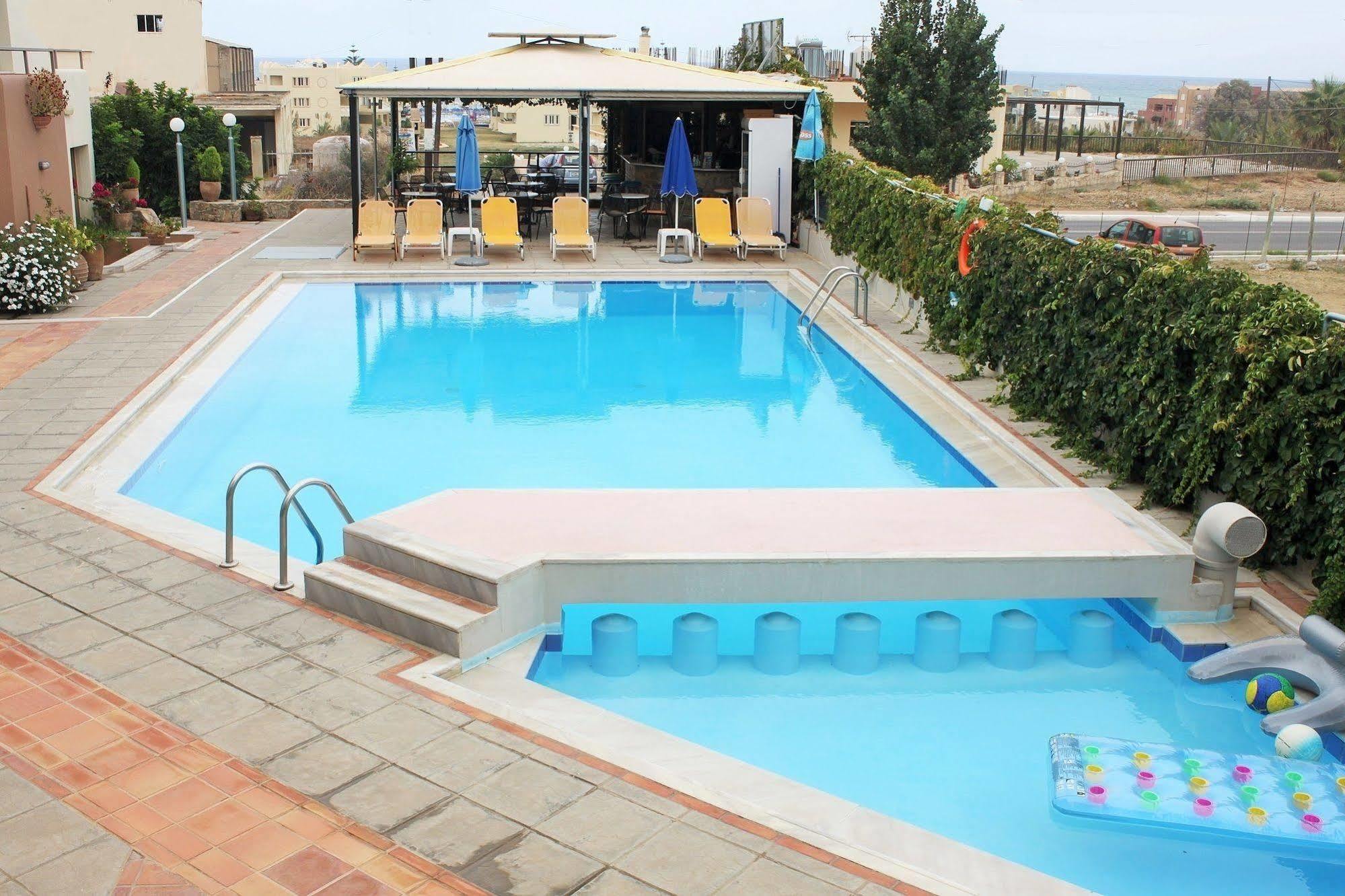 Alexandros M Aparthotel 2*
