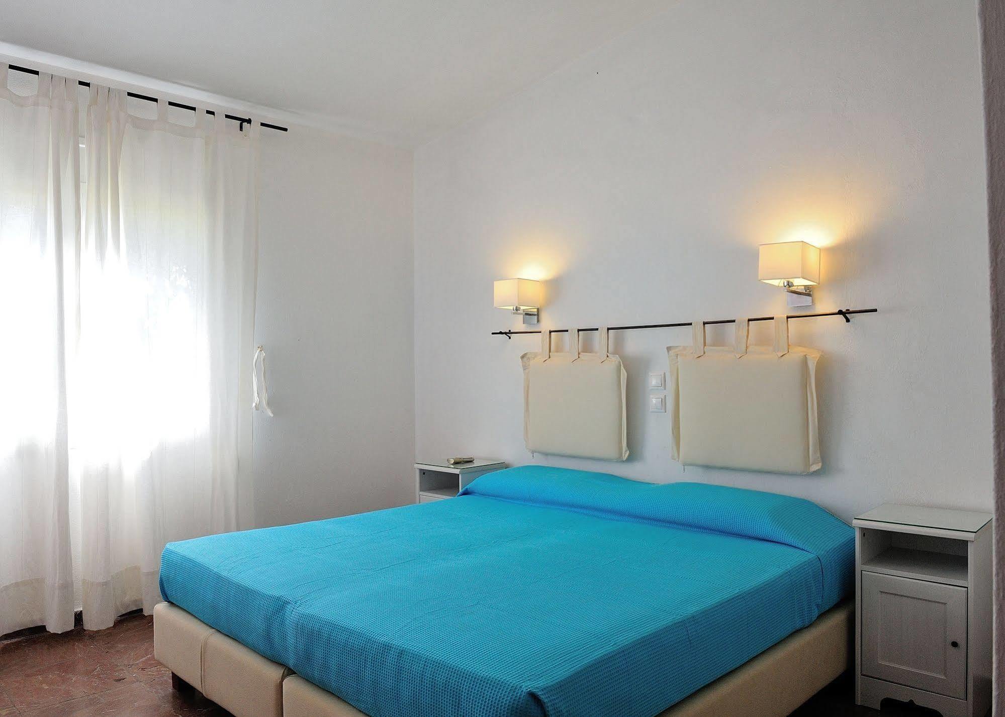 Ftelia Skiathos Town