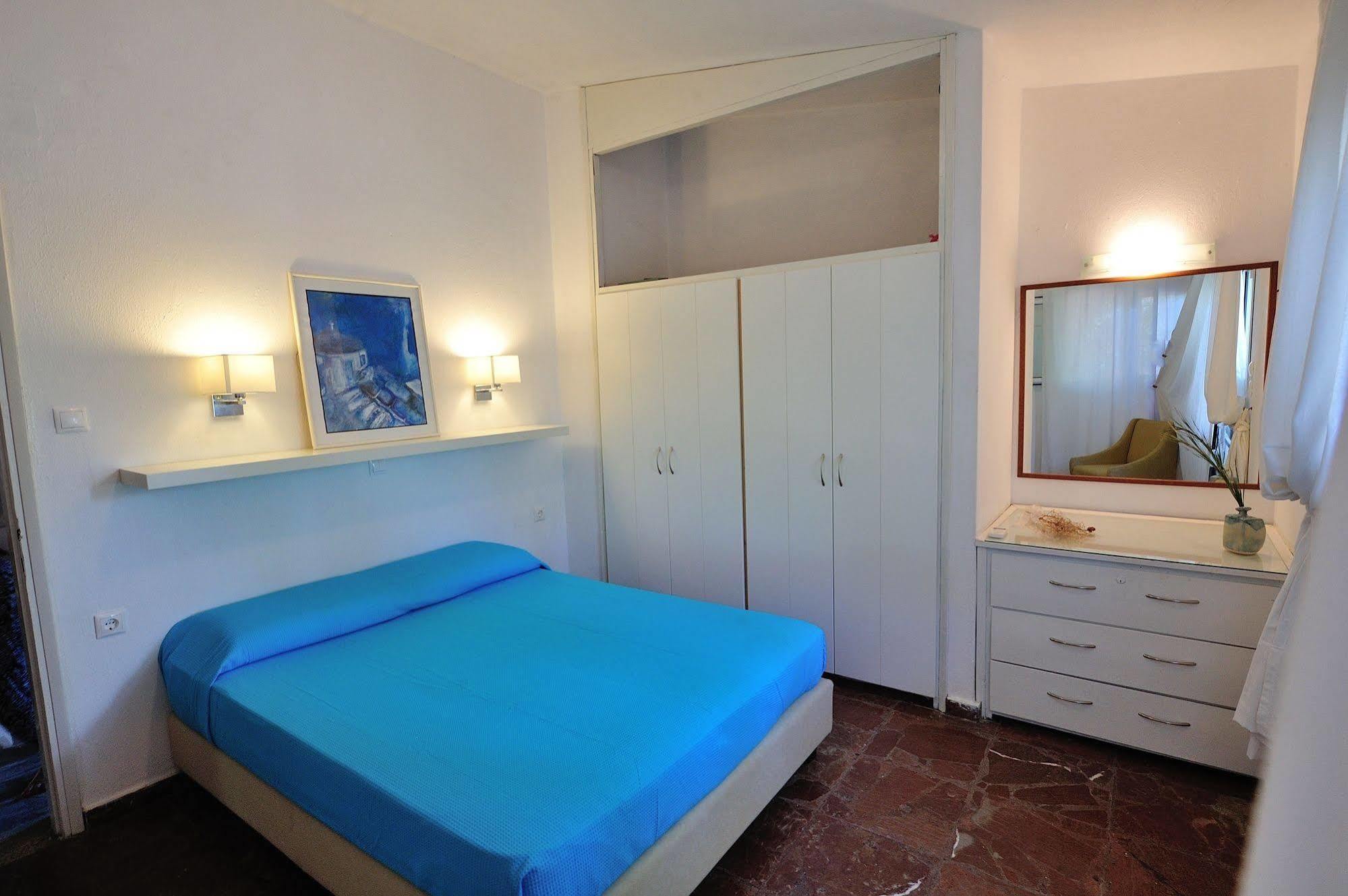 Ftelia * Skiathos Town