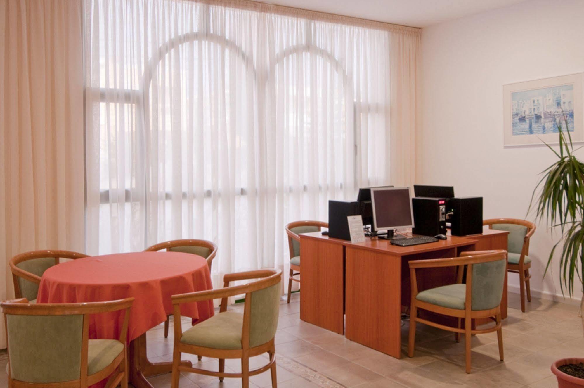 Alexandra Aparthotel 3*